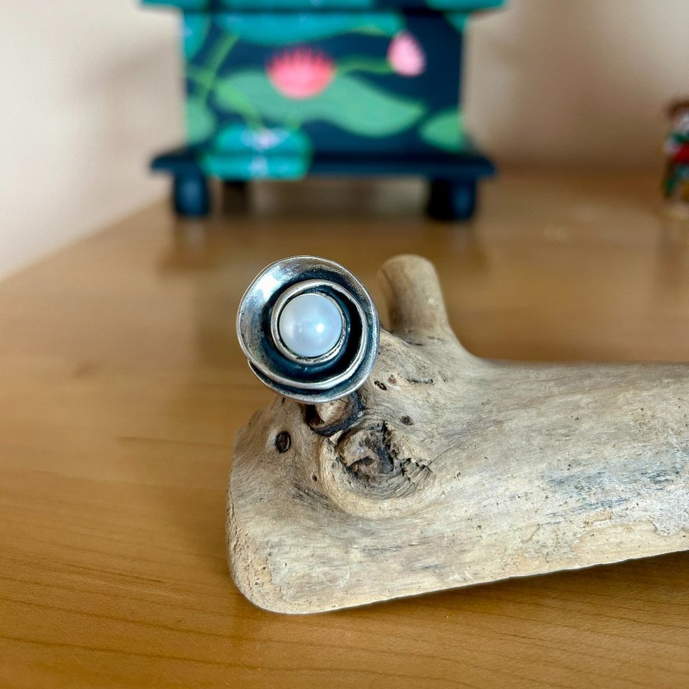 Silpada Sterling silver, Lily freshwater pearl ring.